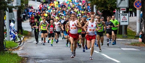 TOMÁŠ EDLMAN – pražský běžec se zaměřením na atletiku, dráhu a silniční závody do půlmaratonu: &#8222;Upravení tréninku podle aktuálního stavu je to největší umění&#8220;
