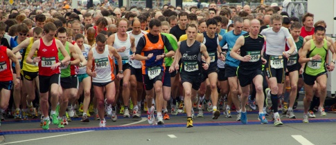 Berlínský maraton s nejlepšími africkými běžci a český souboj Jirky Homoláče s Janem Kreisingerem