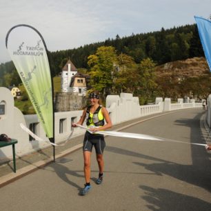Vítězka půlmaratonu Zuzana Šormová Janoušková