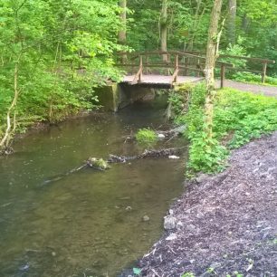 Mostek přes Šárecký potok