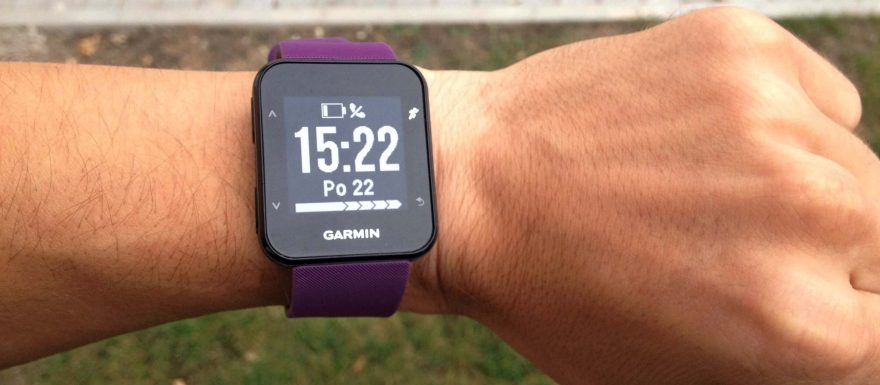 RECENZE: Běžecké hodinky GARMIN FORERUNNER 30 violet optic