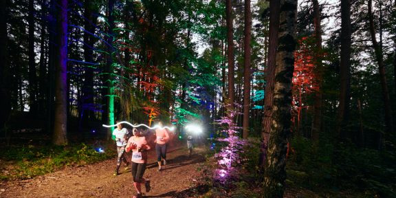 Noční závod Běhej lesy Boletice ovládli Martin Pekař a Simona Šimůnková + FOTKY ÚČASTNÍKŮ KE STAŽENÍ