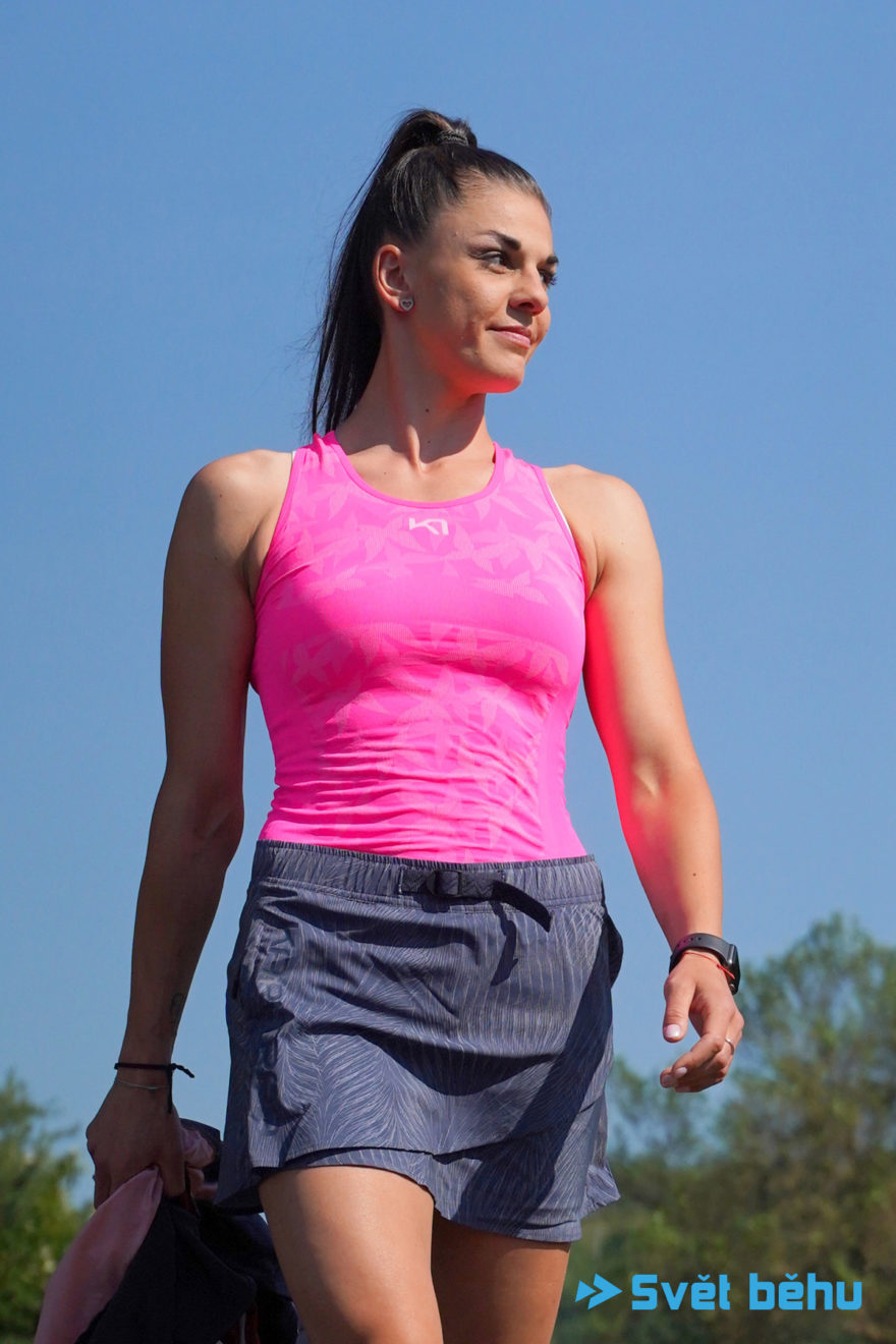 KARITRAA outdoorové a běžecké oblečení dělané ženami pro ženy