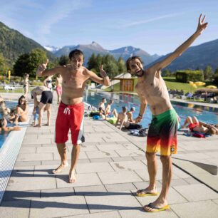 Alpentherme v Bad Hofgastein s termální vodou a úchvatnými výhledy přímo z bazénu, skvělá regenerace po Adidas Terrex Infinite Trails