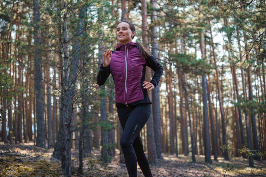 Hybridní mikina Klimatex ROMY1 se hodí pro aktivní sport na podzim i v zimě.