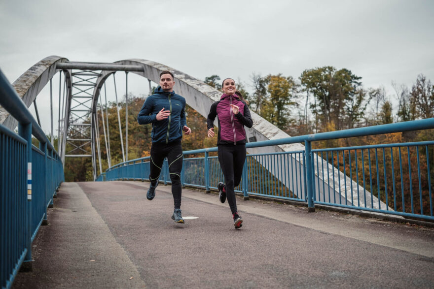 Kolekce RUN & XCT české značky Klimatex vyřeší dilema, jak se obléknout na sport na podzim nebo v zimě.